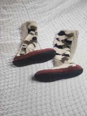 Acorn Sock Slippers Sz 8-9 New